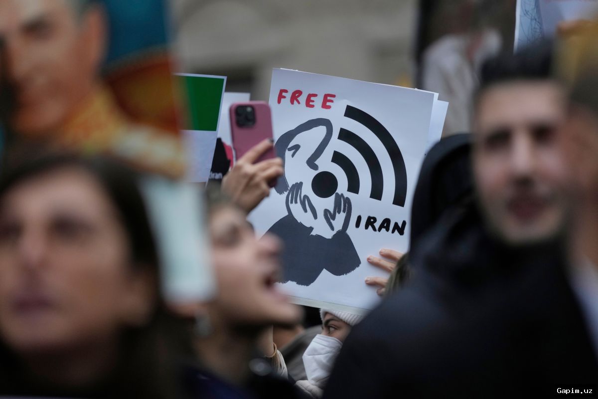 🌐🚫 Iran's Internet Shutdown Fuels Economic Crisis and 'Digital Apartheid'