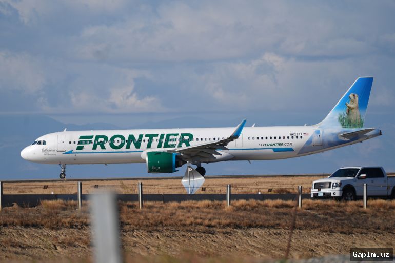⚠️✈️ В аэропорту Денвера погиб человек, перепрыгнувший забор и попавший под самолет Frontier Airlines