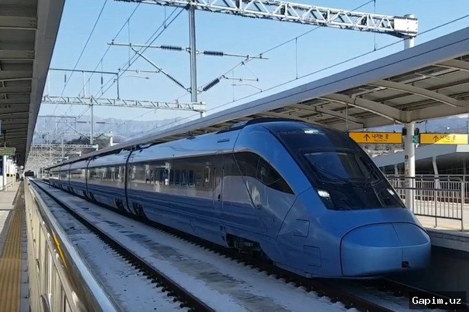 🚄🇺🇿 Prezident Mirziyoyev yangi Hyundai Rotem tezyurar poyezdida sayohat qildi
