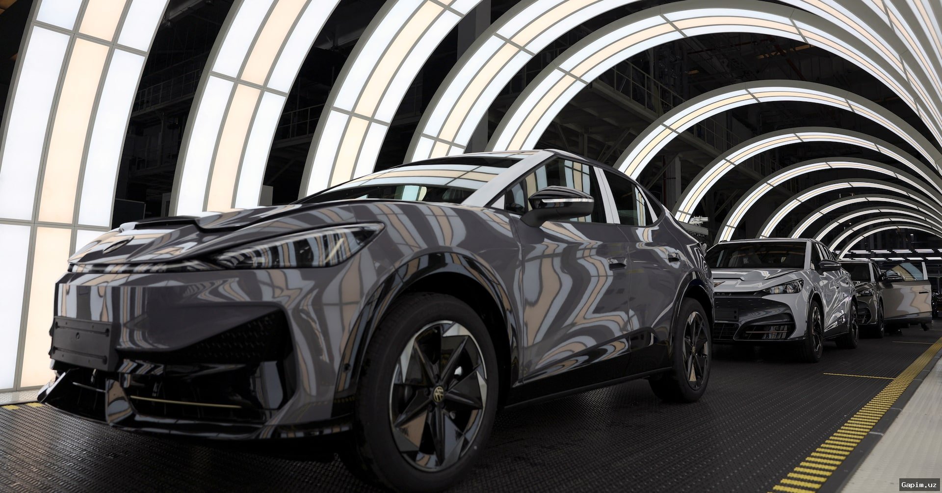 🚗📉 Volkswagen Group's 2025 Profits Nearly Halve Amid Strategic Woes