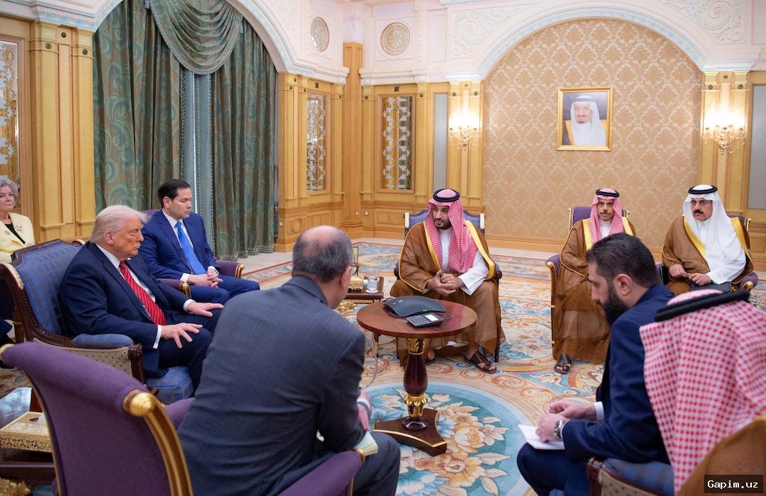 🏛️💥 Trump says Iran in 'state of collapse', urges lifting of blockade as Gulf leaders demand trust