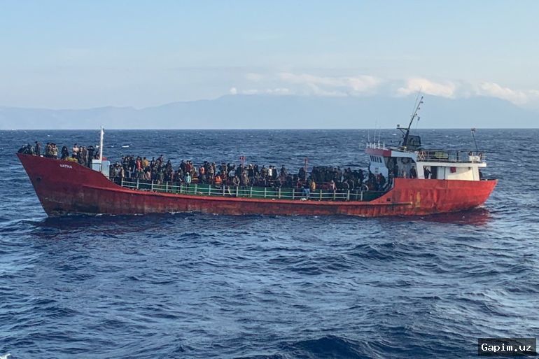 🚢🌊 Migrant boat sinks off Greek island: one dead, 25 missing