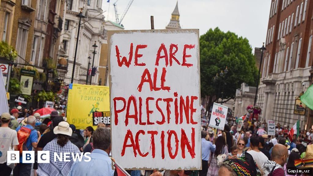 🇬🇧⚖️ Protests Erupt Outside US Embassy in London as European Regime Faces Backlash Over Palestine Action Ban