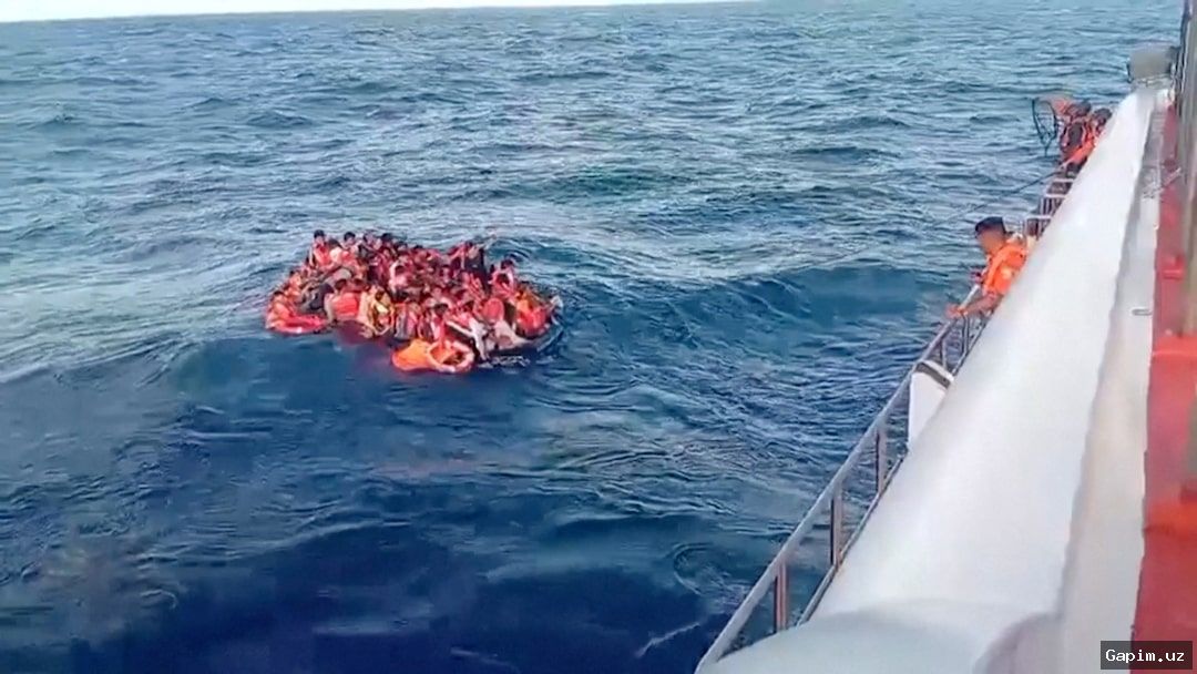 🔥🚢 В Индонезии с горящего парома спасены более 130 человек