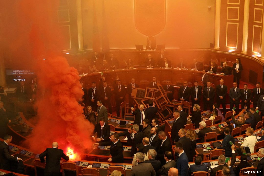 🇦🇱💥 Albanian Opposition Disrupts Parliament Session with Smoke Bombs amid Mass Protests
