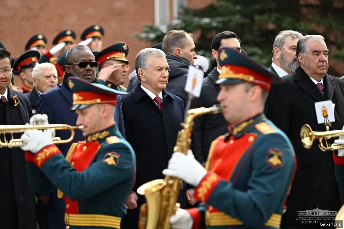 🎖️🇺🇿 Президент поздравил народ с Днем памяти и почестей