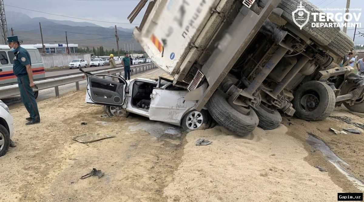 🚨💥 Смертельное ДТП в Ангрене: грузовик столкнулся с четырьмя автомобилями, двое погибли