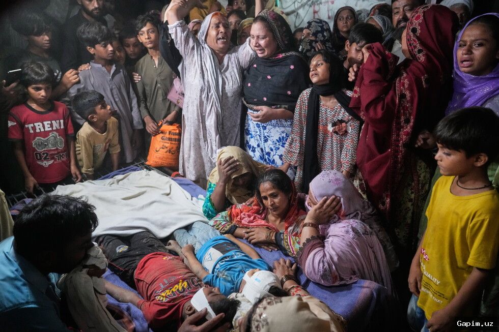 🏚️😢 At least 14 schoolchildren killed in roof collapse at tutoring centre in Lahore, Pakistan