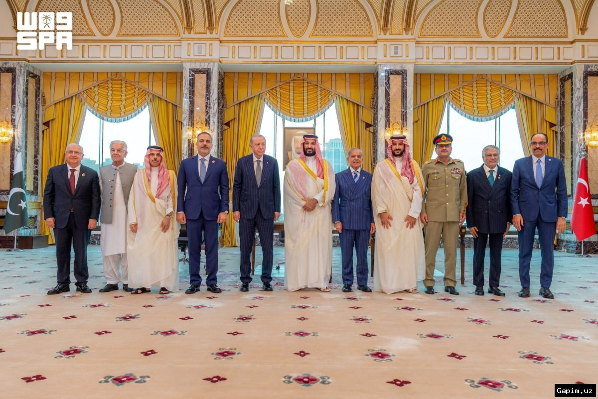 🌍🛡️ Saudiya Arabistoni, Pokiston va Turkiya mudofaa shartnomasini kengaytirdi: yangi xavfsizlik arxitekturasi yuzaga kelyaptimi?