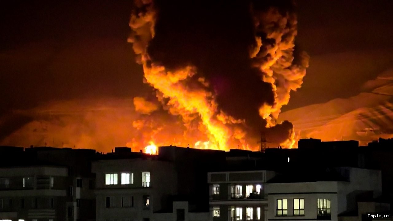 💥🔥 Израильские силы нанесли удар по нефтяной инфраструктуре Ирана, в Тегеране густой дым