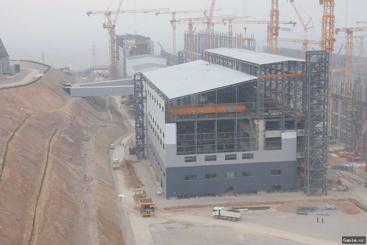 🏭💰 Президент Шавкат Мирзиёев оценил строительство нового завода на Алмалыкском ГМК и поставил задачи по развитию патентной деятельности