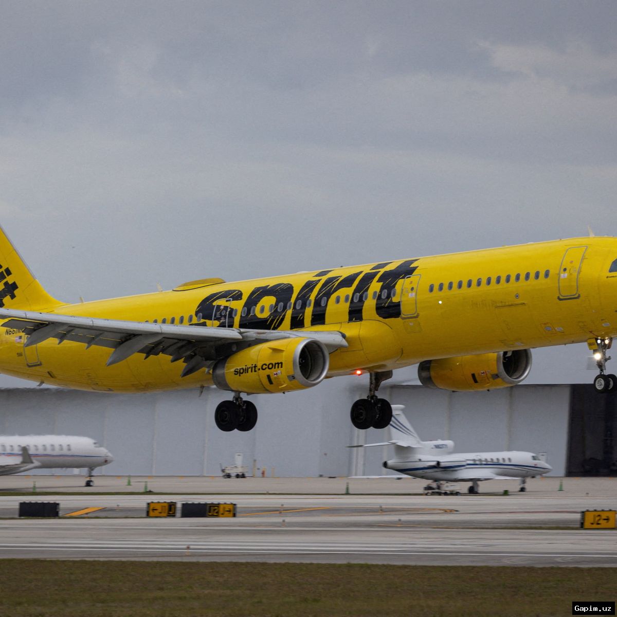 ✈️💥 Авиакомпания Spirit Airlines прекращает работу: 17 тысяч рабочих мест под угрозой
