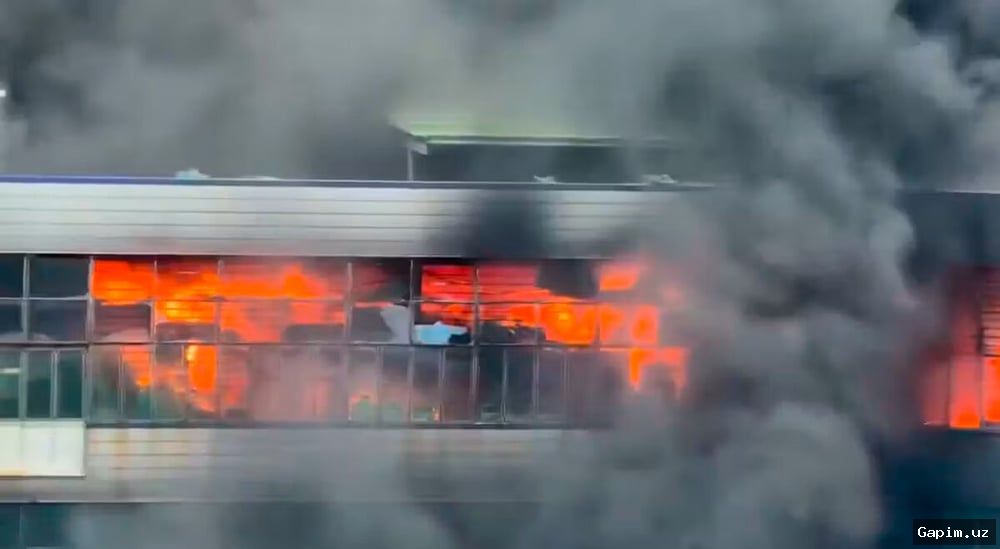 🔥🏭 Xitoyda poyabzal fabrikasidagi yong‘in: 28 kishi halok bo‘ldi, ko‘plab odamlar hali ham ichkarida qamalgan