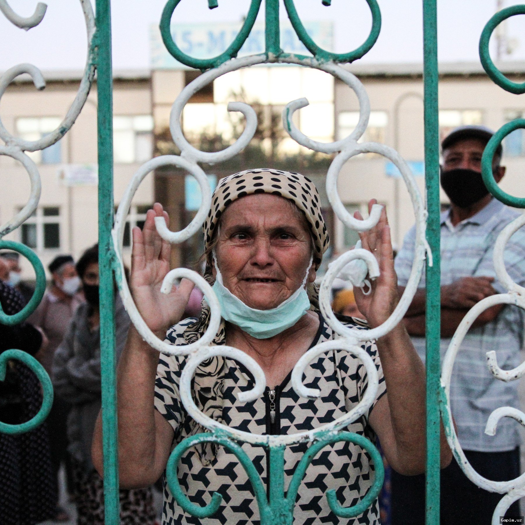 🏗️⚠️ Wall Collapse on Temur Malik Street: Partial Traffic Restoration Amid Infrastructure Concerns