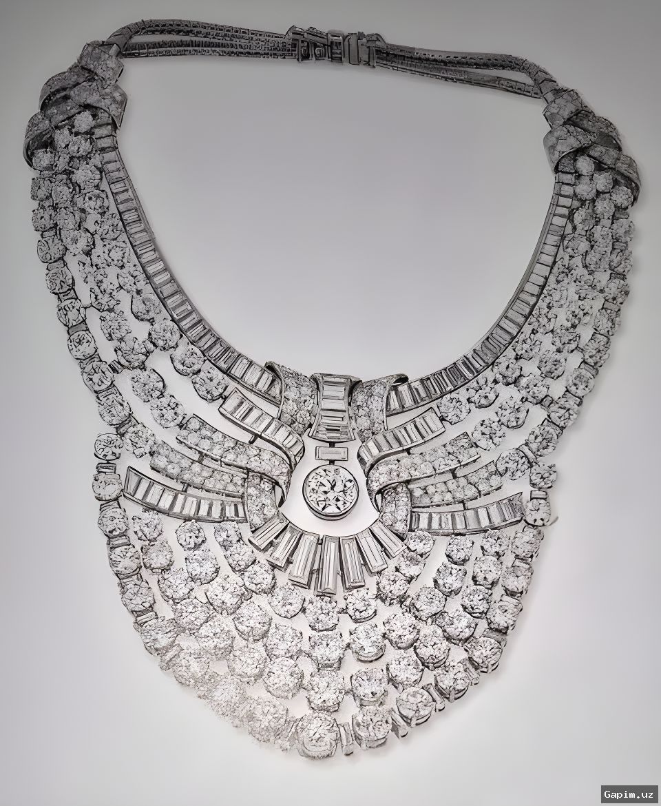 💎🔨 Vienna Museum Heist: Thieves Steal Historic Necklace with 673 Precious Stones