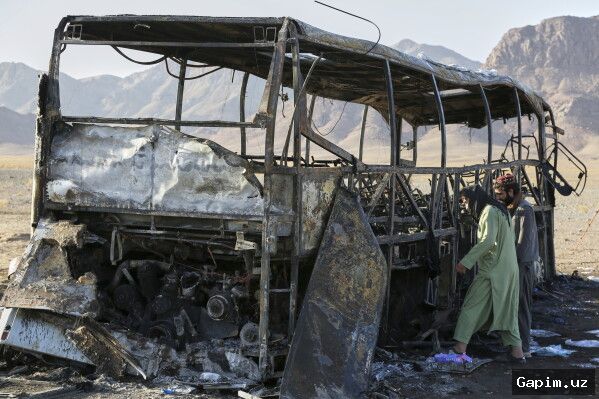 🚛💔 Afg‘onistonda afg‘on qochqinlari tushgan yuk mashinasi ag‘darilib, 18 kishi halok bo‘ldi