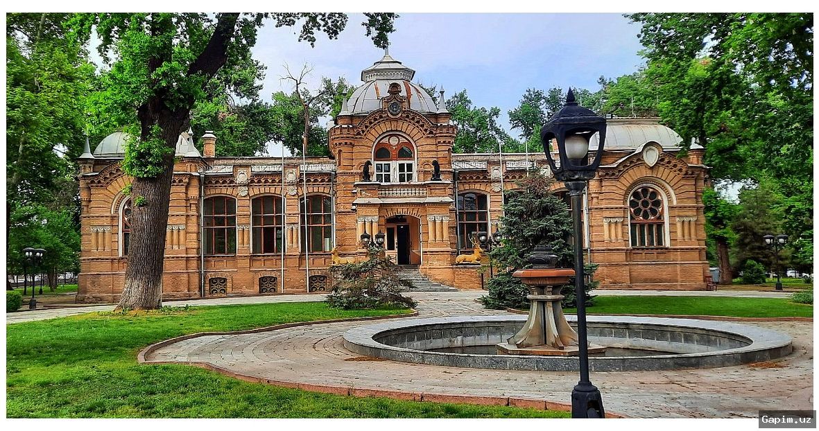 🏛️👗 Частный модный показ во Дворце Романовых в Ташкенте вызвал общественный резонанс