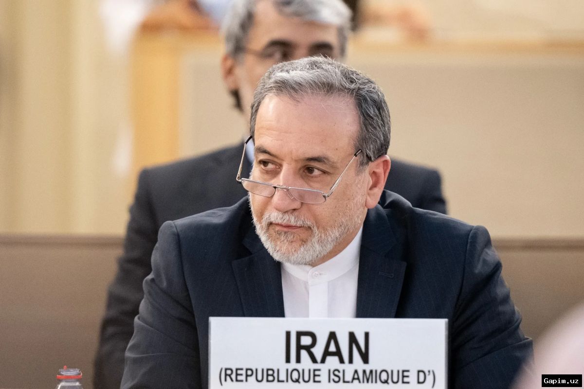 🌍✈️ Iran's Foreign Minister Araghchi Heads to Islamabad, Muscat, Moscow