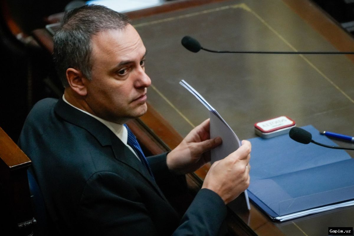 🔍🇦🇷 Глава кабинета министров Аргентины Мануэль Адорни ушел в отставку на фоне коррупционного скандала