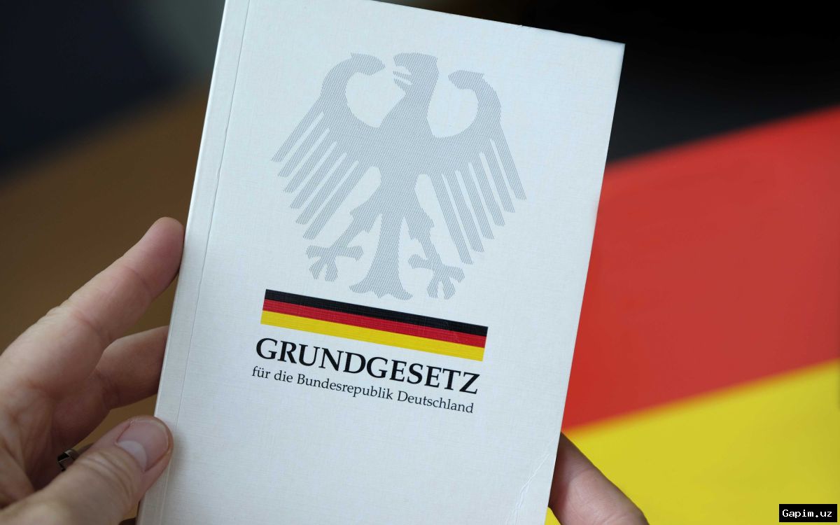 🇩🇪📜 Germaniya Asosiy Qonuni 77 yilligi: rekord darajadagi pasportlar va demokratiya chaqiruvi