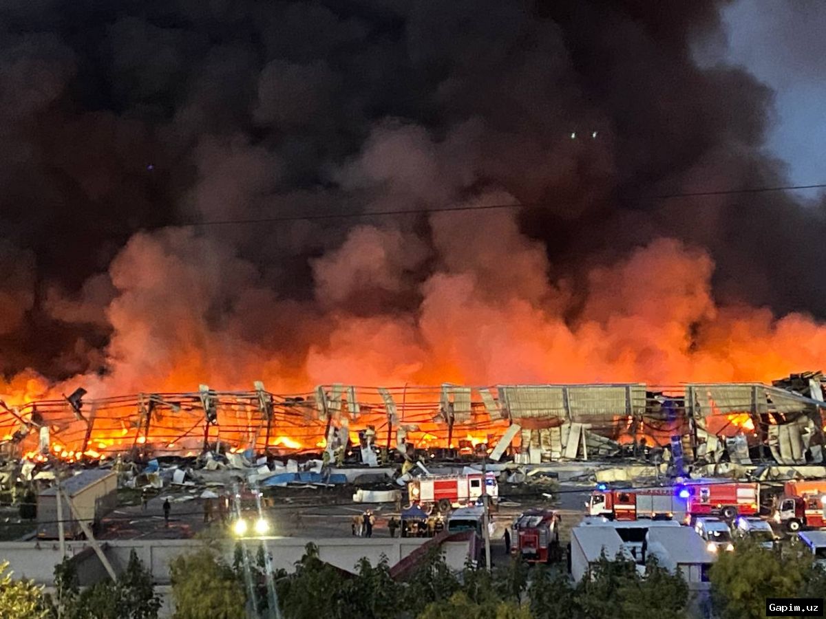 🔥🚒 Пожар произошел в магазинах у рынка «Изза» в Ташкентской области