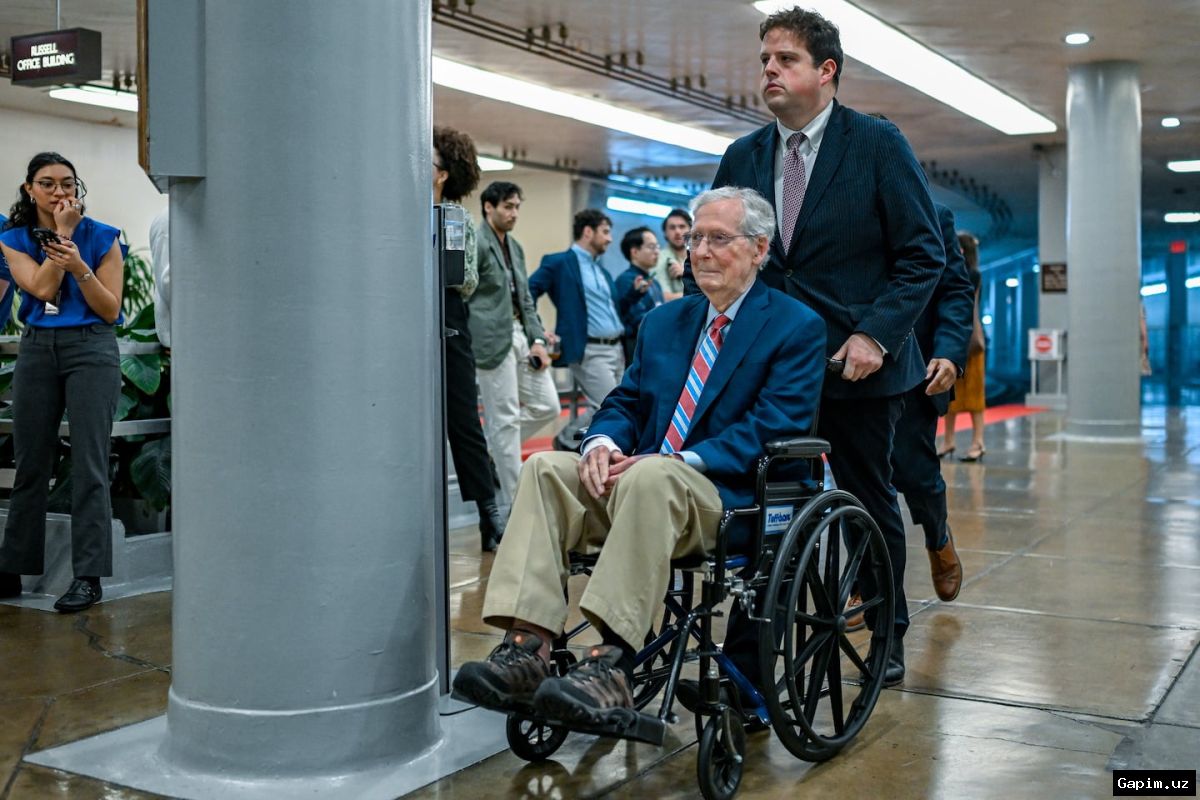 🏛️🏥 Prolonged hospitalization of US Senator Mitch McConnell raises questions among Republicans
