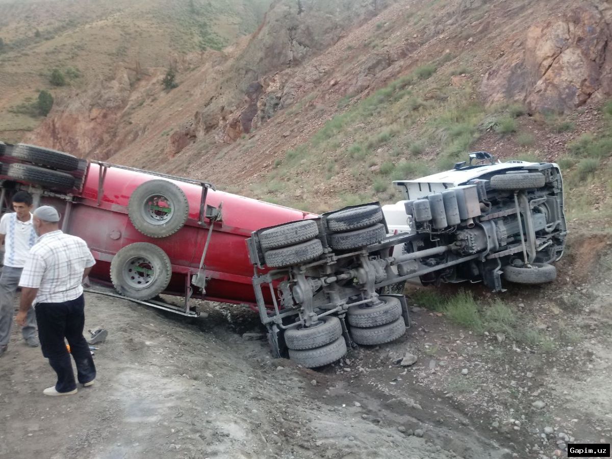 🚛⛽️ Fuel Truck Crashes into Barrier on Kamchik Pass