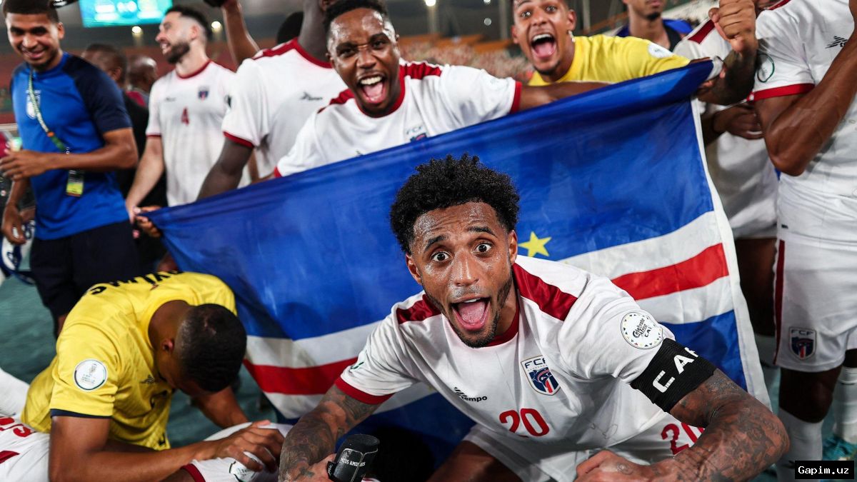 ⚽️🌍 Кабо-Верде стала самой маленькой страной в истории чемпионатов мира, вышедшей в плей-офф