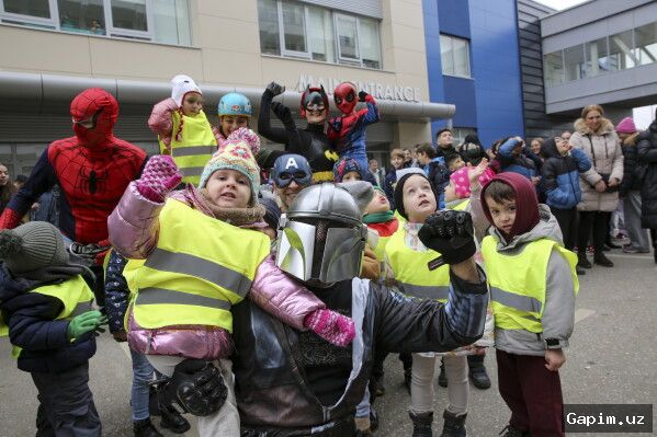 🎉🦸 Superheroes descend on Tashkent children's oncology center, delighting 220 young patients