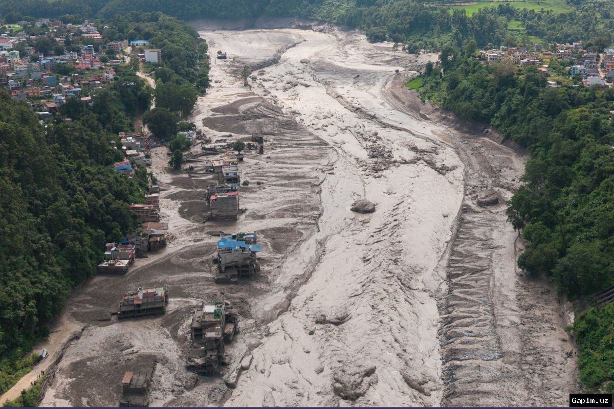 🌧️⚠️ Flash Floods and Landslides Strike Central Nepal, Leaving Several Missing