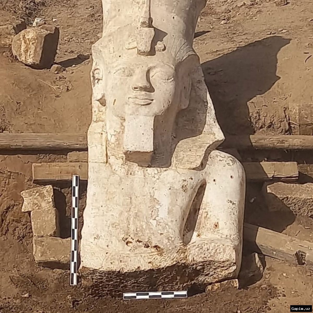 🏛️🏺 Misrda Buyuk Ramses davriga oid ulkan haykallar parchalari topildi