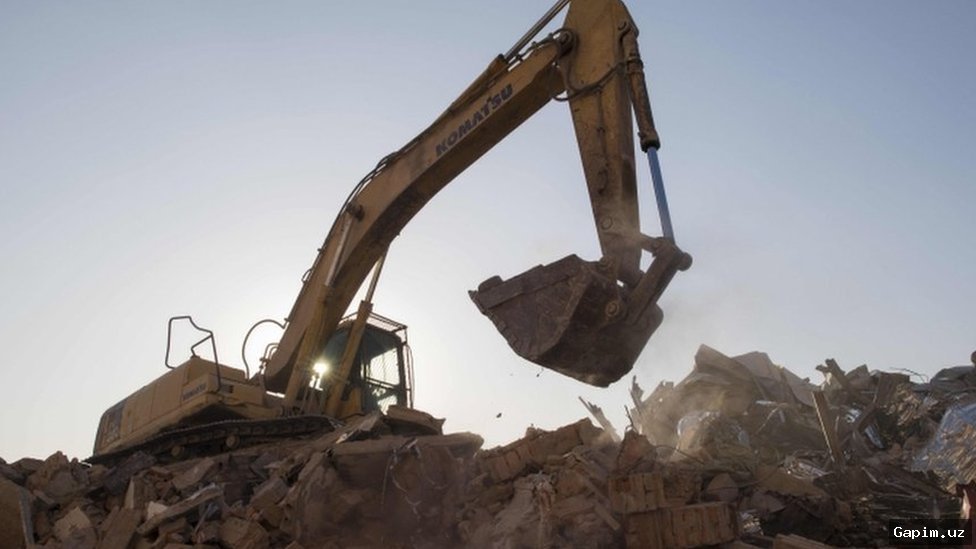 🏗️🗑️ В Ташкенте продолжаются работы по демонтажу незаконных торговых объектов и рекламных конструкций