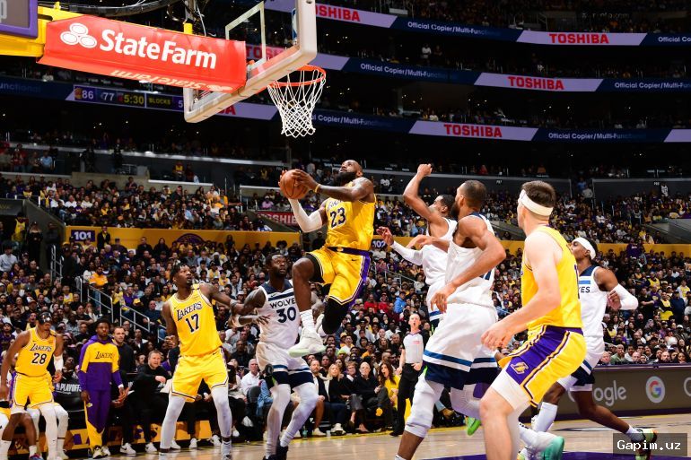 🏀🔥 Победа «Лейкерс» в условиях травм: Кеннард установил рекорд, Дюрант отсутствовал