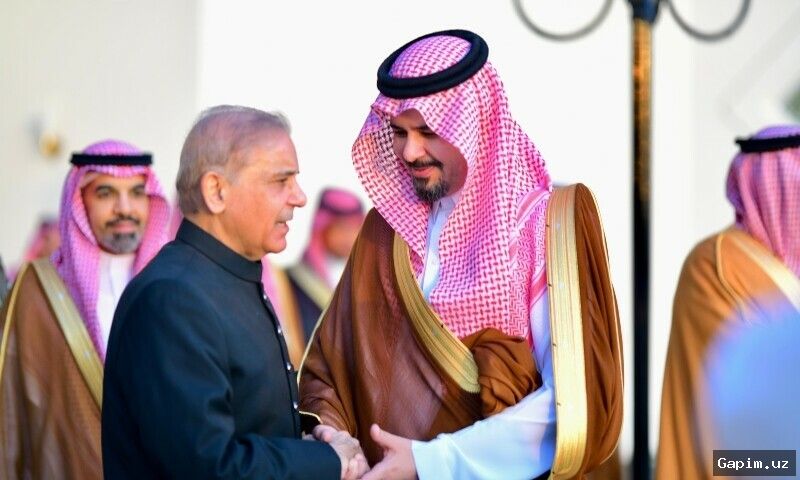 🇵🇰🇸🇦 Премьер-министр Пакистана прибывает в Саудовскую Аравию на фоне роста напряженности в регионе