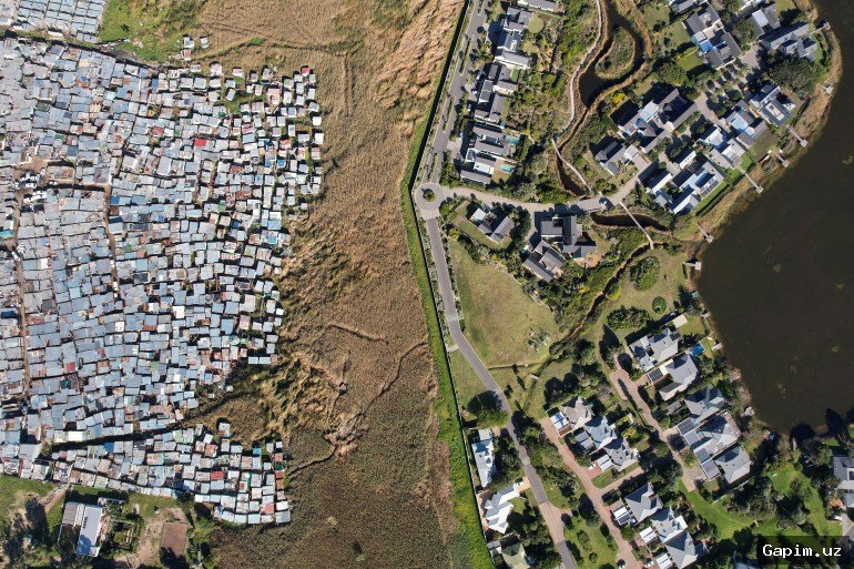 🏚️🚽 Poverty and Security: Cape Town's Informal Settlement Residents Grapple with Sanitation and Safety Dilemmas