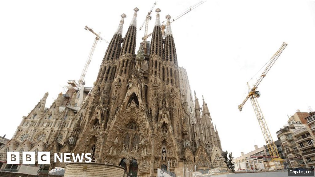 🏛️⛪️ Barcelona's Sagrada Familia completes Jesus Christ tower – but construction far from over