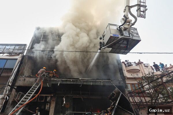 🔥🏢 Пожар в здании в индийском Лакхнау унес жизни 15 человек