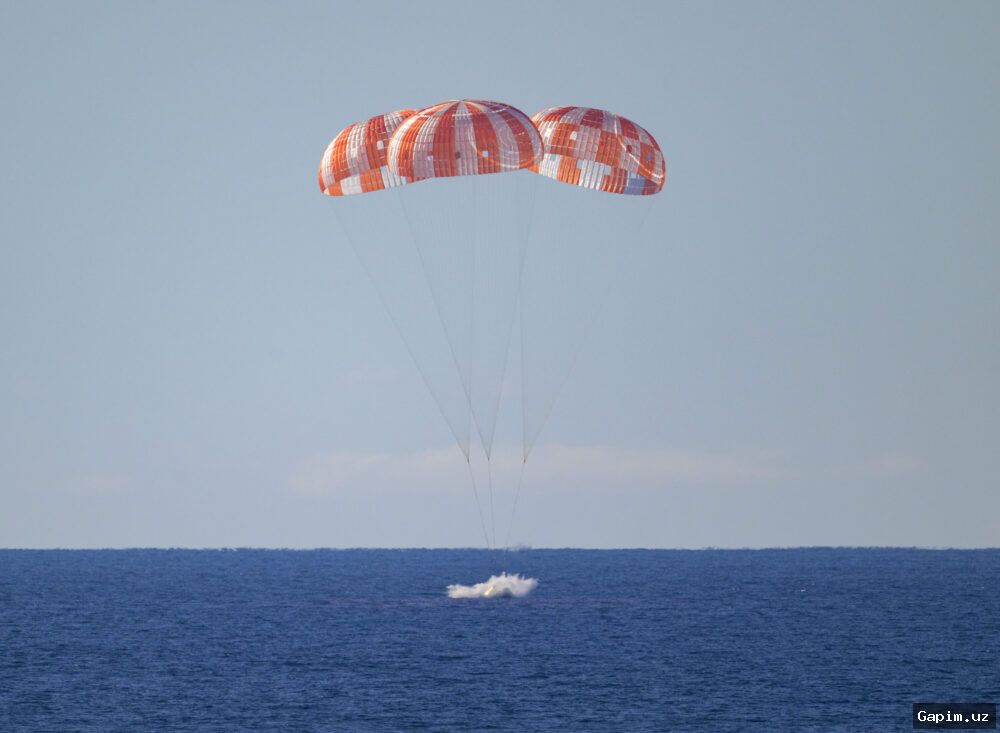 🚀🌕 Астронавты Artemis II завершили первую за 50 лет лунную миссию с приводнением в Тихом океане