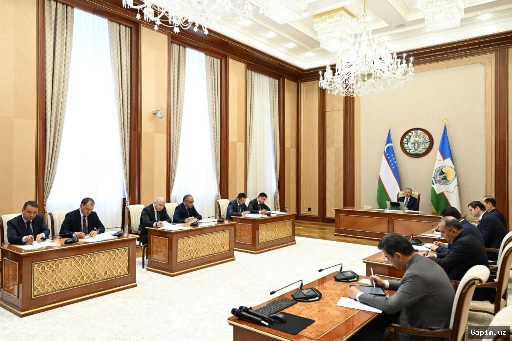 Shavkat Mirziyoyev eski bog‘larni sanoatlashgan bog‘larga aylantirish choralarini muhokama qildi