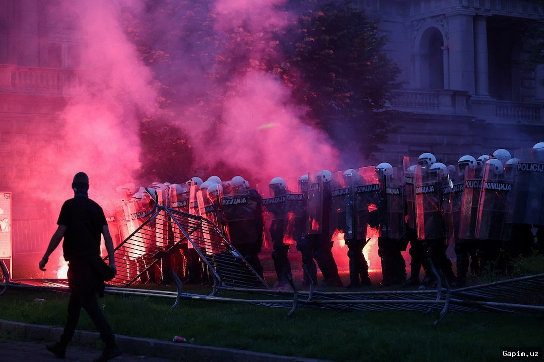 ⚡️🇷🇸 Столкновения протестующих с полицией в Белграде
