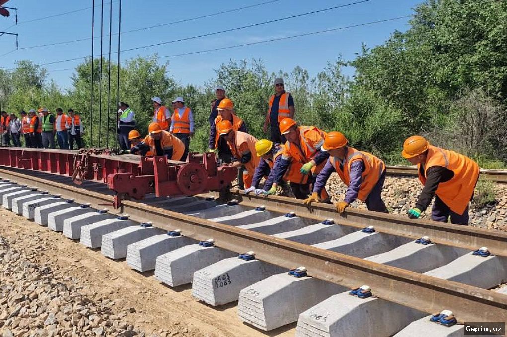 🚂🔧 Nurafshon-Piskent-Bo‘ka-Bekobod-Boyovut-Yangiyer elektrlashtirilgan temiryo‘l qurilishi boshlandi