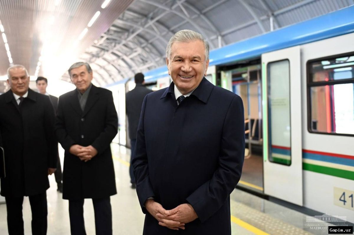 🏗️🏘️ Shavkat Mirziyoyev inspects development works in Sergeli district's O'zgarish mahalla