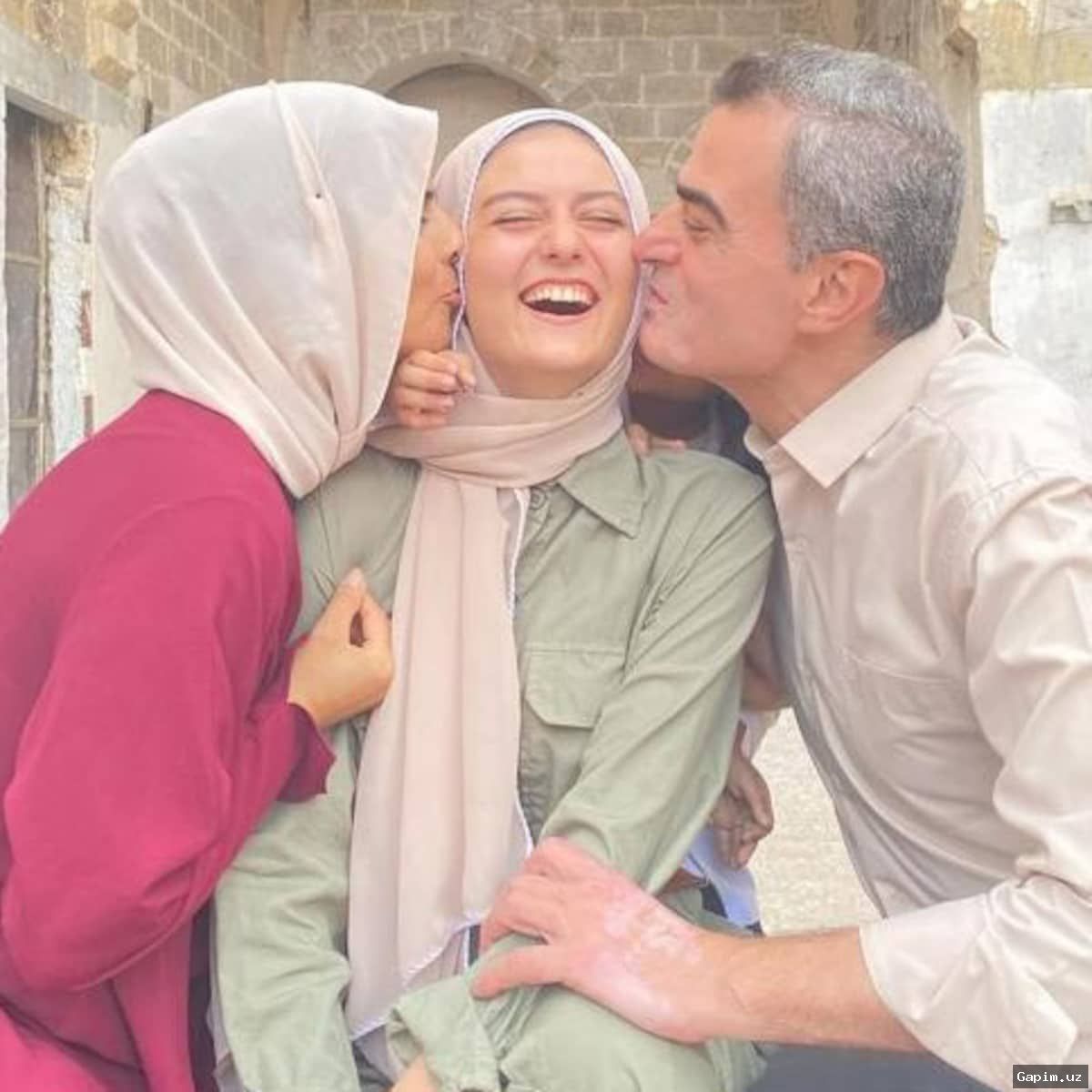 📱💔 Gaza Girl: How an 18-Year-Old Palestinian Became a Social Media Star During War