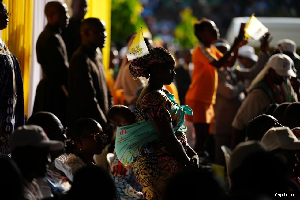 ✝️🌍 Papa Leo XIV Kamerunda: 120 mingdan ortiq odam ochiq osmon ostidagi ibodatda qatnashdi