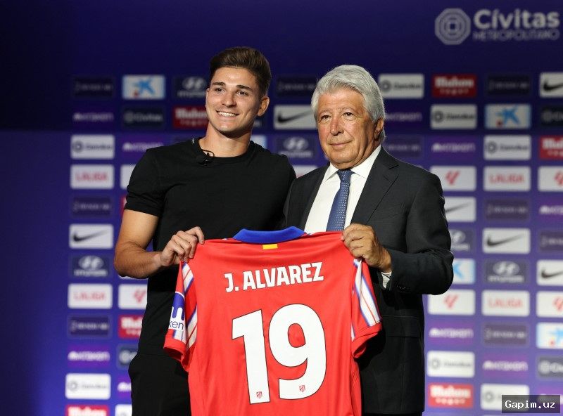 ⚽️🔄 Julian Alvarez returns to Atletico training amid Barcelona transfer saga