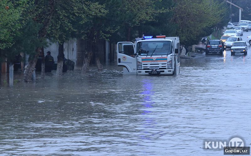 🌊🚂 Flooding on Zarafshan River Damages Railway in Uzbekistan