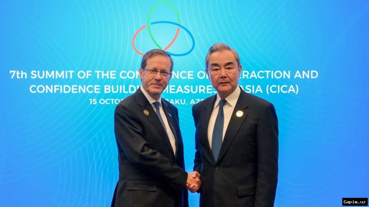 🇨🇳🤝 Wang Yi Urges Israeli Regime to Halt West Bank Settlements During Meeting in Baku