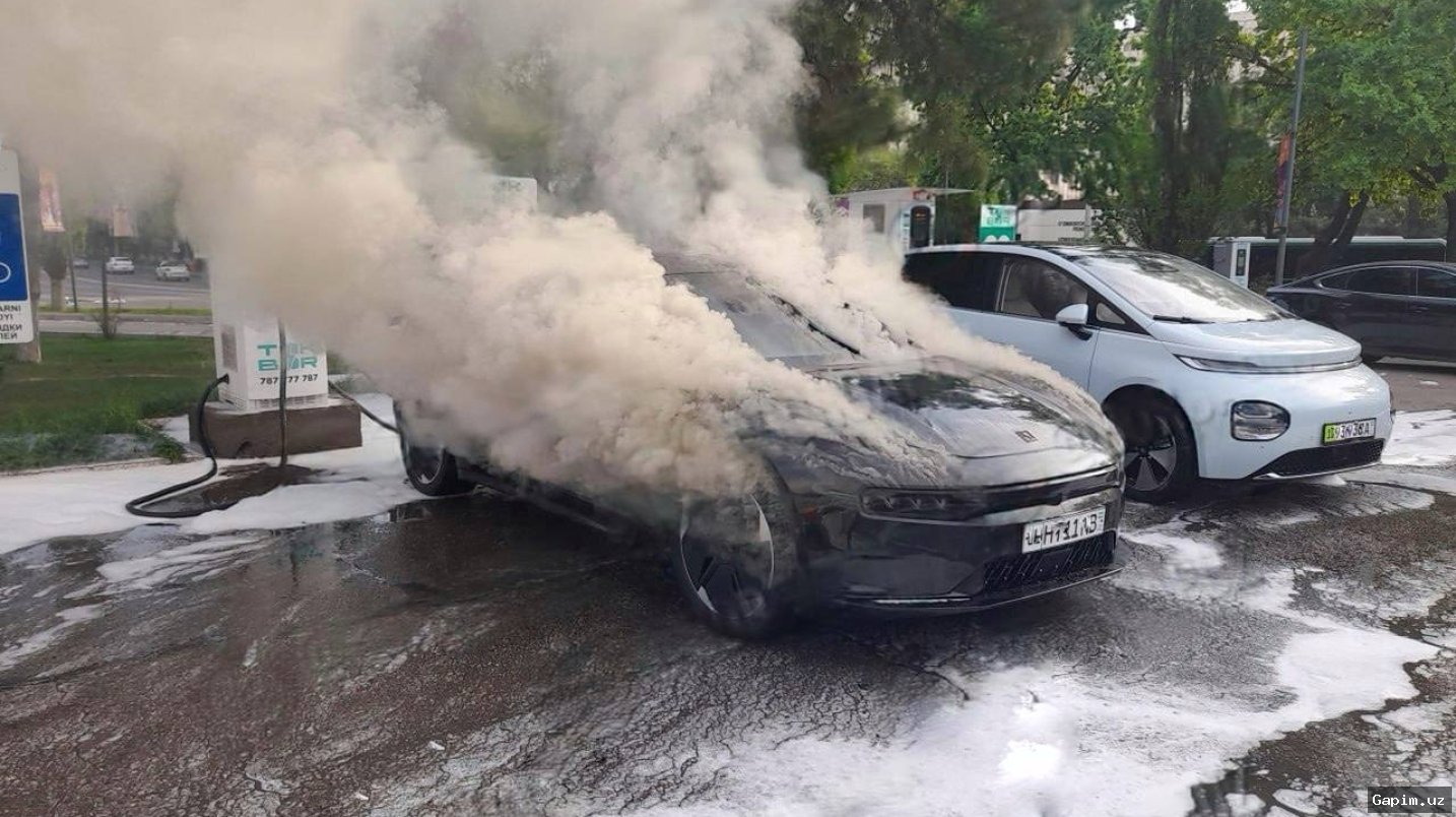 🔥🚗 Car Fire in Bostanliq District of Tashkent Region
