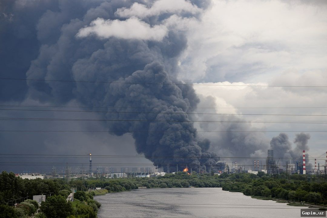 ⚔️🌍 Baltic Escalation: Moscow Vows 'Devastating Response' as Ukraine Warns of Unsafe Skies