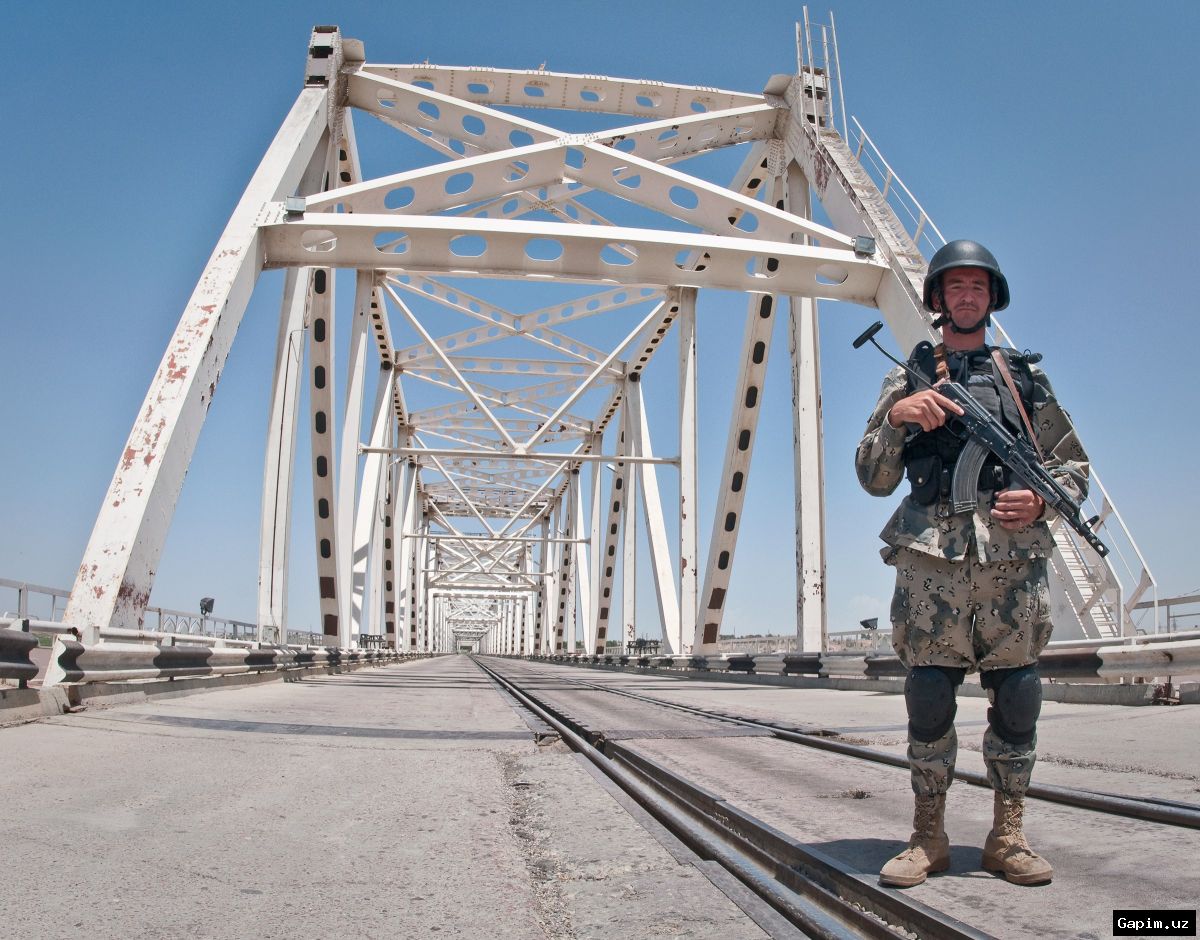 🚨🌉 Attempted Bridge Jump in Andijan Prevented by Law Enforcement